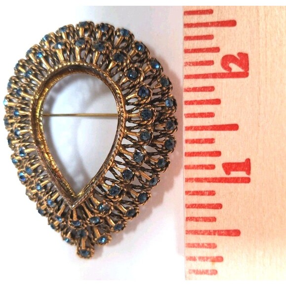 Vtg Vogue JLRY Reverse Teardrop Shaped Brooch - Gold Toned Blue Rhinestones - Picture 9 of 9